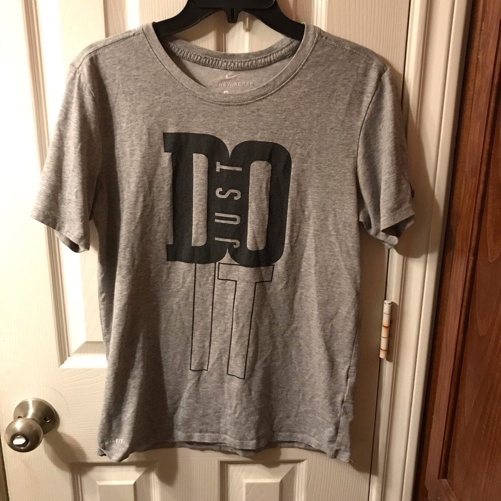 NIKE JUST DO IT T-SHIRT NEVER WORN SIZE SMALL